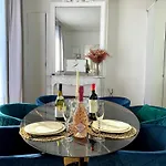 아파트 Elegant Near The Eiffel Tower And Invalides 파리