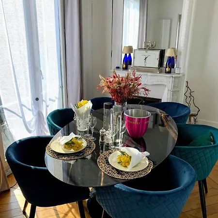 Elegant Near The Eiffel Tower And Invalides Paris